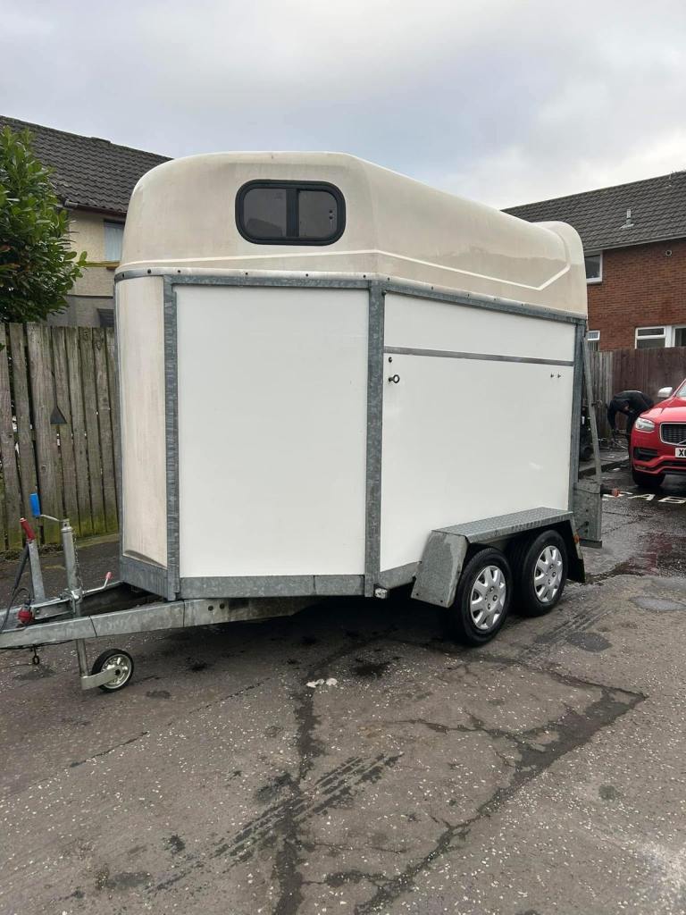 Horse trailer 