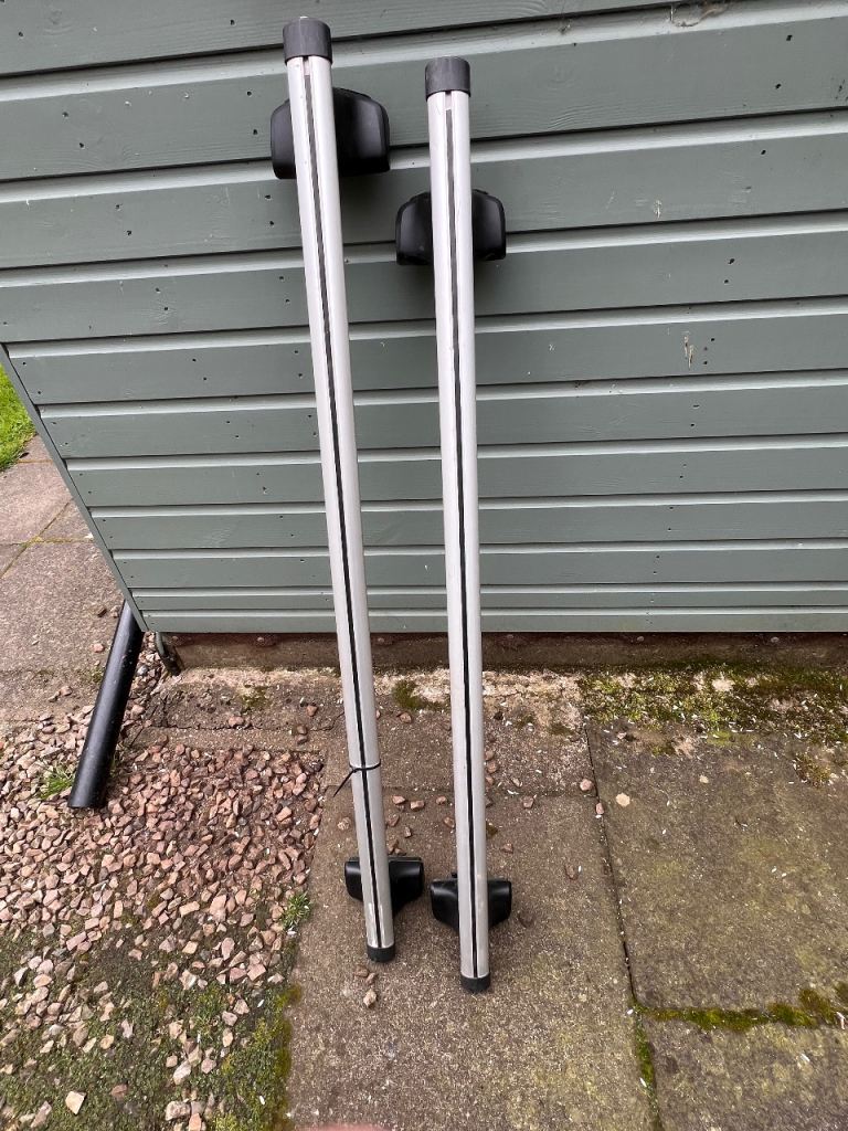 Alloy roof bars with Thule footpack