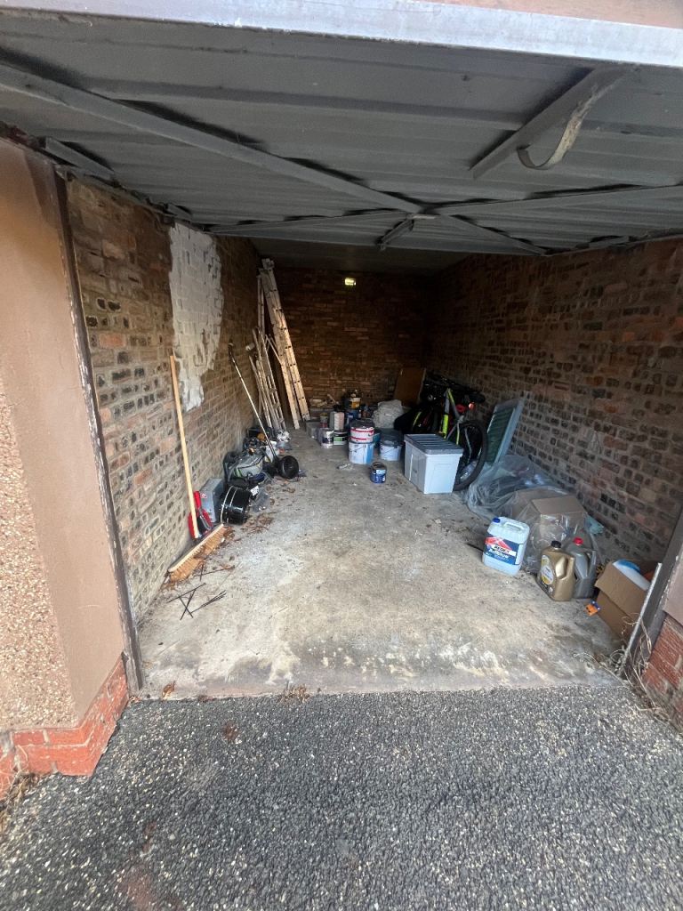 Large garage for rent 