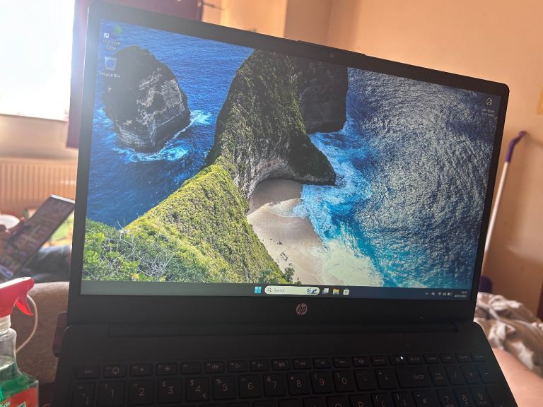 HP 15.6" Laptop Intel Core i3, 4GB RAM, 128GB Storage – Like New
