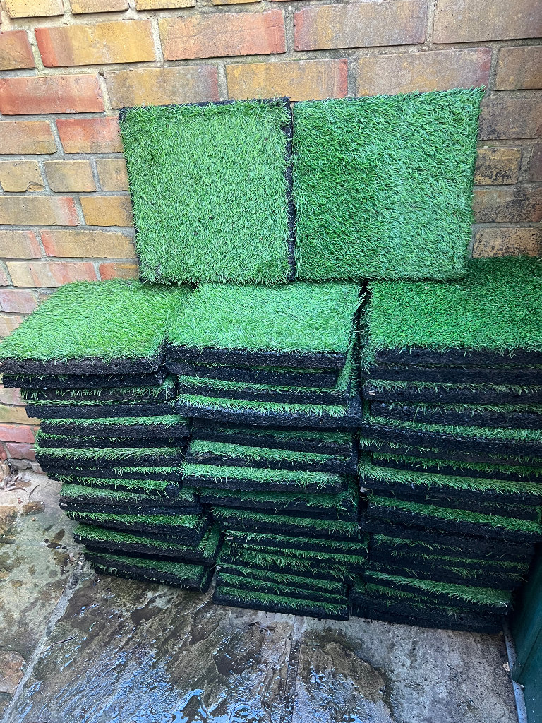61 pieces of Artificial Grass Rubber Tile - 0.3m