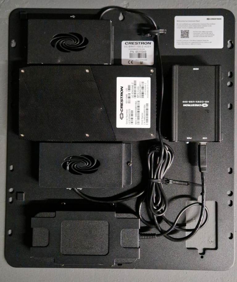 Creston assembly with UC-ENGINE-Z NUC6i7KYK PC Intel® i7-6770HQ, HD-CONV-USB-200