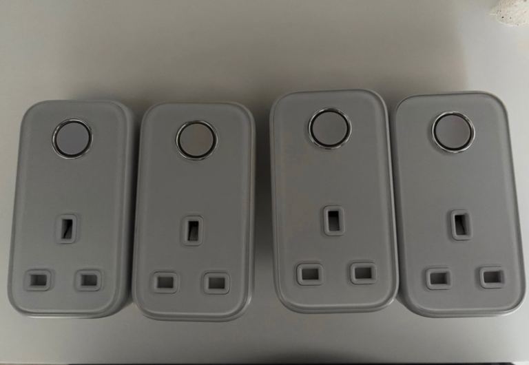 Set of 4 Hive Smart Plugs – As Good As New, Grey