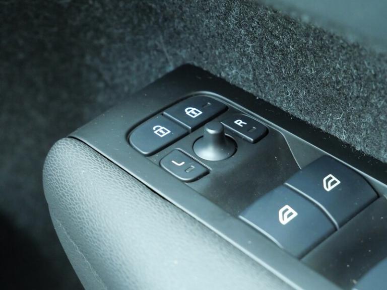 2020 Volvo XC40 1.5h T5 Twin Engine Recharge 10.7kWh R-Design Pro SUV 5dr Petrol Plug-in Hy SUV H...