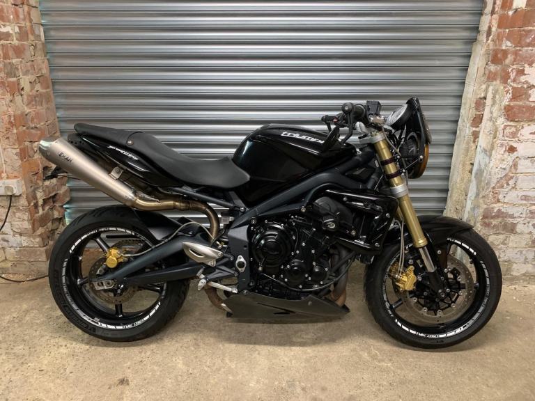 2012 Triumph Street Triple 675 GREAT LOOKING BIKE THATS LOADED WITH EXTRAS !!