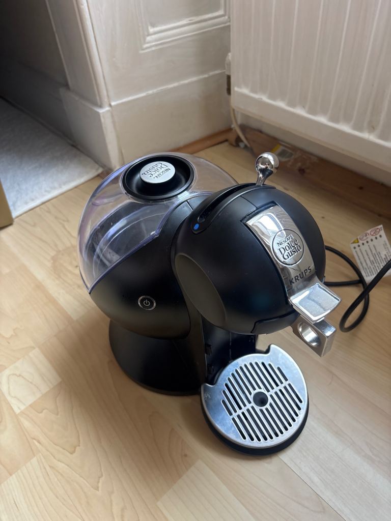 Dolce Gusto Krups Coffee Machine – Black, Good Condition