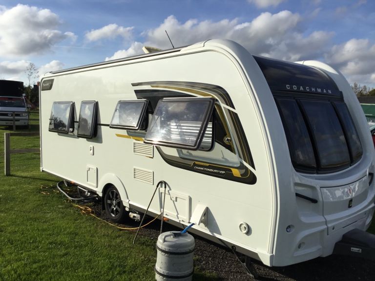 COACHMAN CHANCTONBURY VIP 2015 CARAVAN FIXED ISLAND DOUBLE BED, SLEEPS 4 