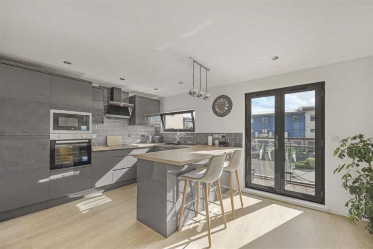 SWANSEA MARINA,4 BED TOWNHOUSE,IDEAL AIRBNB OR SECOND HOME