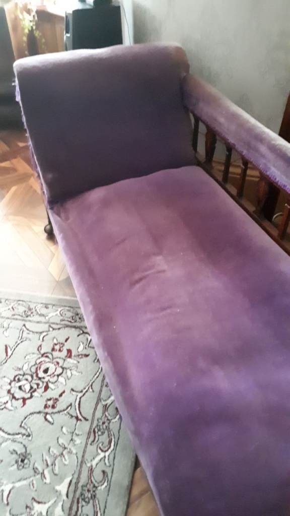 CHAISE LOUNGE