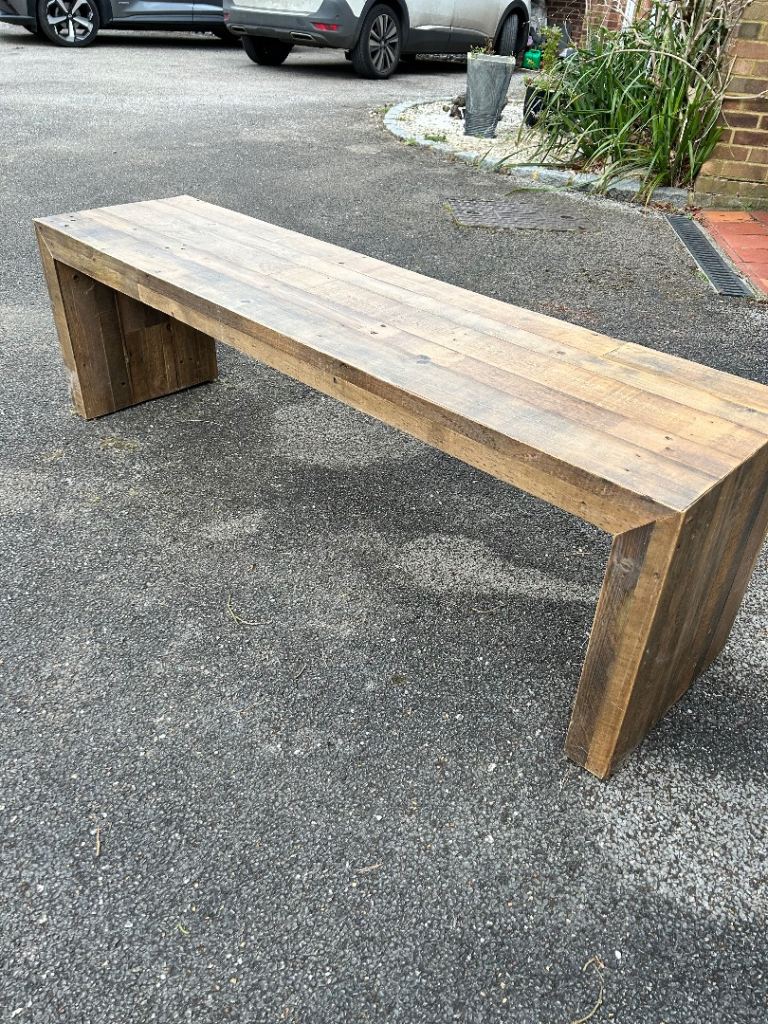 Great 150cm bench ideal for dining 
