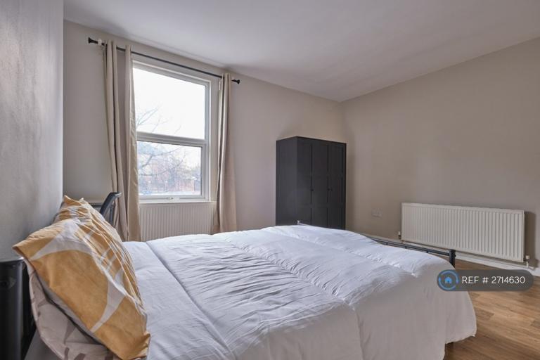 4 bedroom house in Hartley Road, Nottingham, NG7 (4 bed) (#2714630)