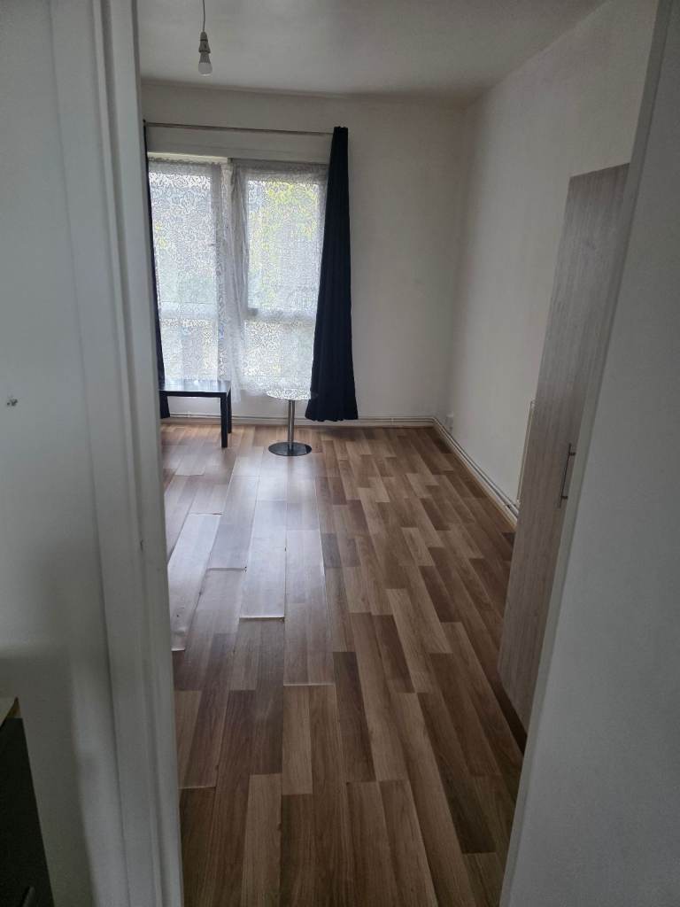 1 bedroom flats.  1 minutes away from clapton Direct with landlord