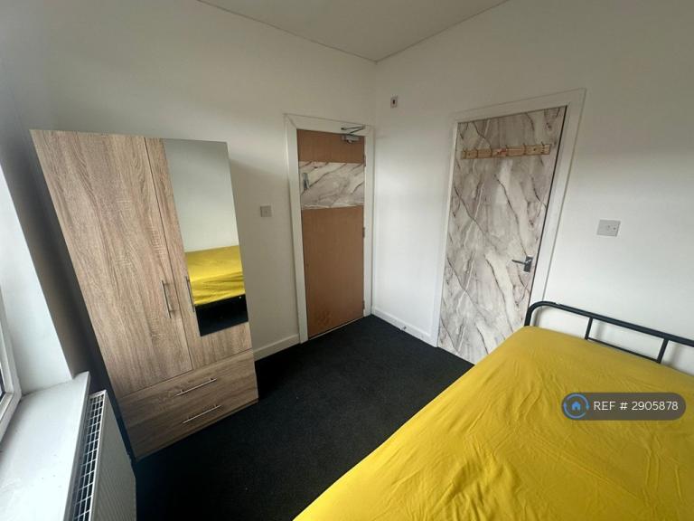 1 bedroom in Holly St, Wakefield, WF2 (#2905878)