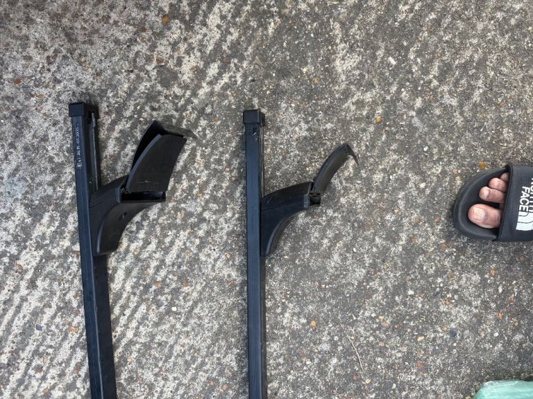 Black Car Roof Bars with Allen Key – Good Condition