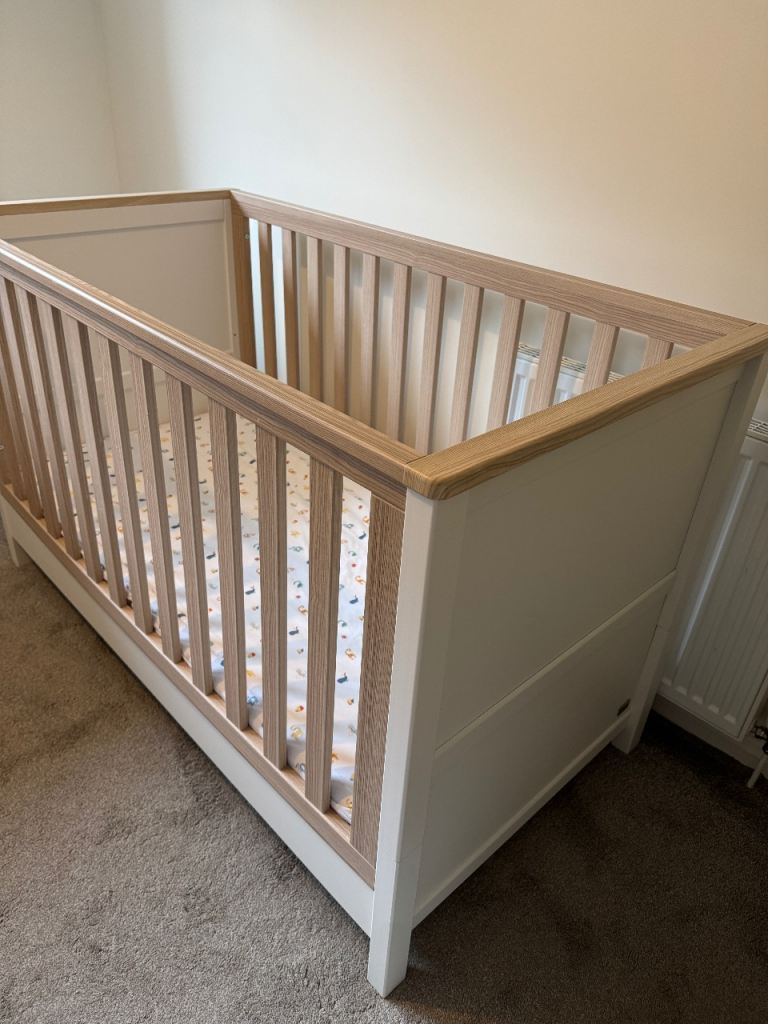 Mamas and Papas Harwell Cot Bed