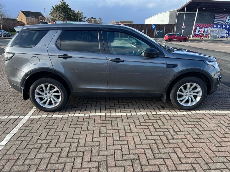 2 former keeper 2019  Land-rover discovery sport se tech td4 2L diesel 6 speed manual mot 1 year