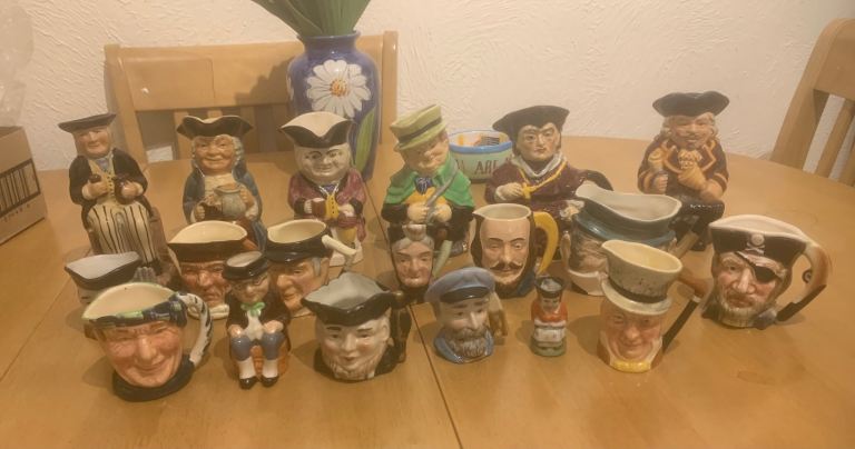 Collection of 19 Toby jugs of various sizes and makers 