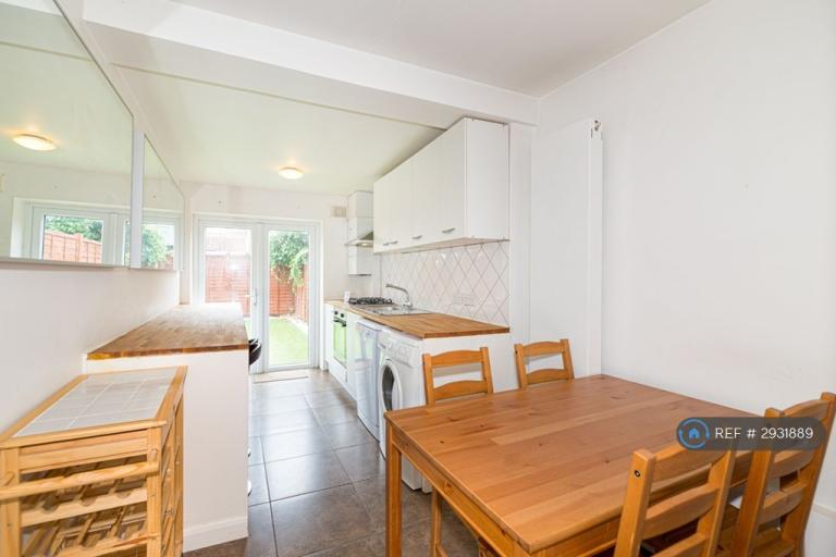 3 bedroom house in Laburnum Road, London, SW19 (3 bed) (#2931889)