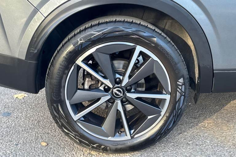 2022 Nissan Qashqai 1.3 DiG-T MH Tekna 5dr Hatchback Petrol Manual