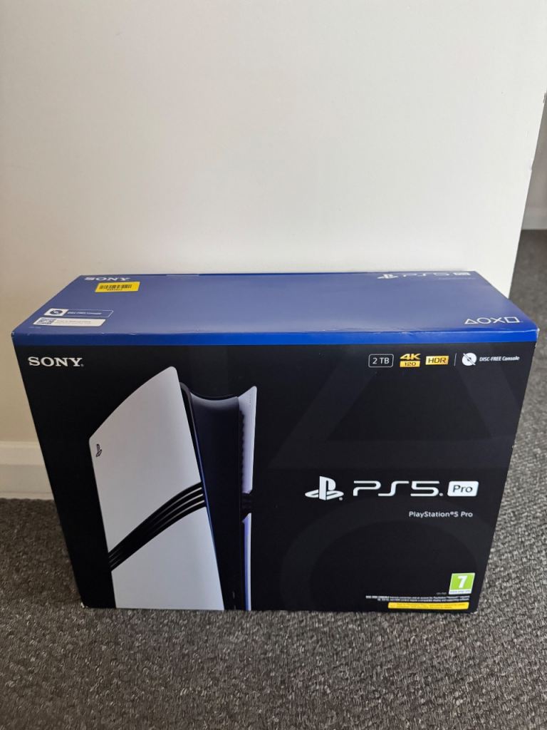 Ps5 Pro boxed, 3 weeks old