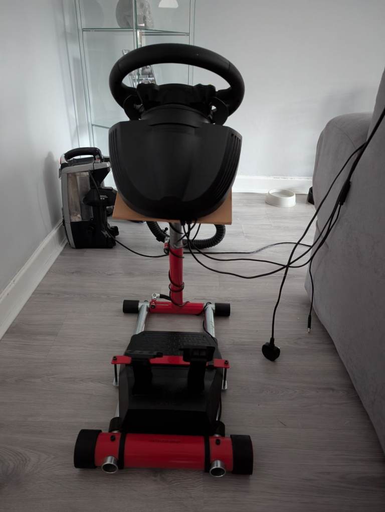 Thrustmaster TMX force feedback steering wheel with stand 