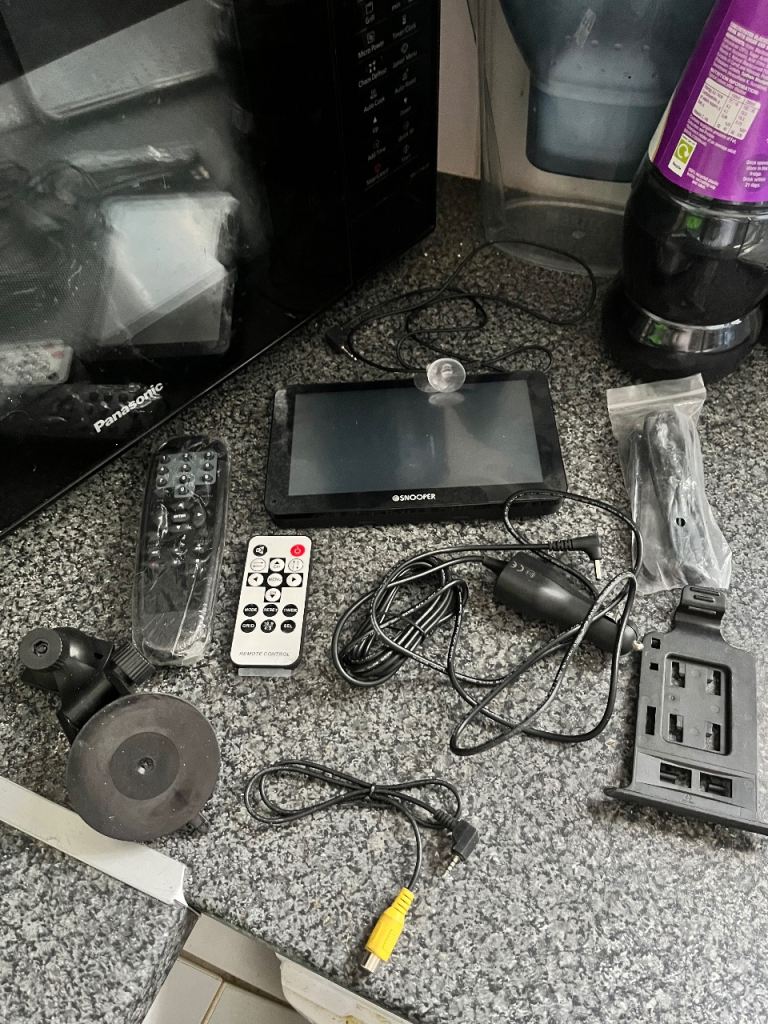 snooper n828d1548 truck nav with tv spares or repairs