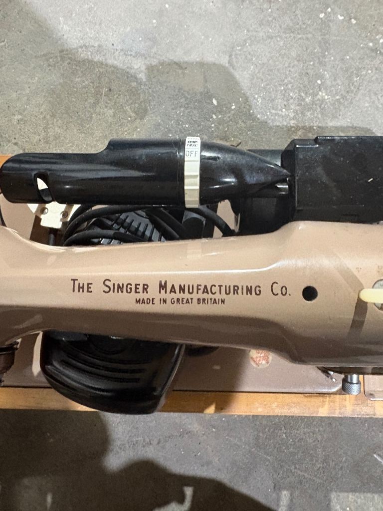 Singer Sewing Machine Vintage 