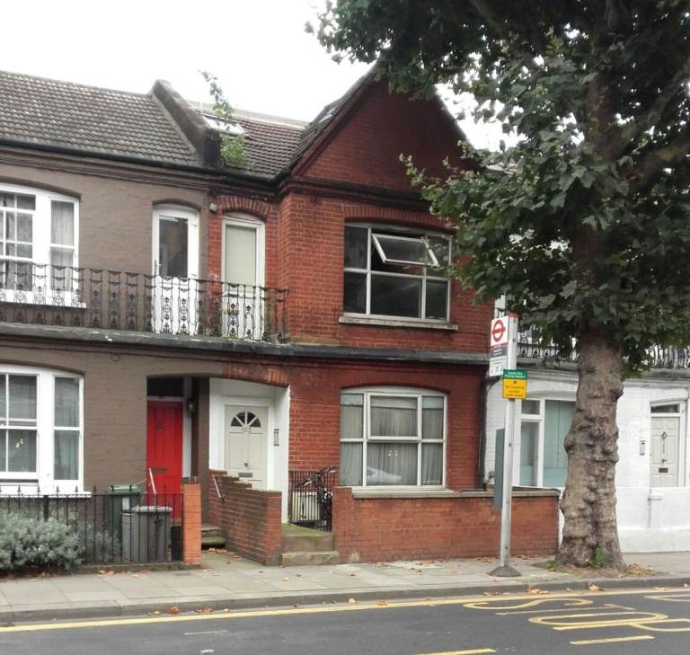 DSS FULHAM 1ST FL SELF CON STUDIO FLAT 10 MIN WALK TUBE &RIVER SHORT BUS RIDE TO CLAPHAM JUNCTION 