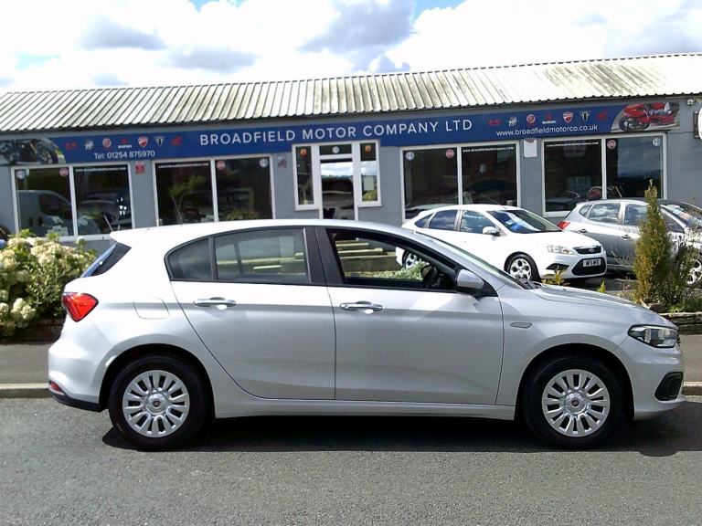 2017 17-reg Fiat Tipo 1.4 Easy manual 5Dr finished in silver metallic