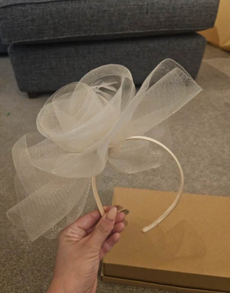 Elegant Cream mesh Fascinator Headband – New
