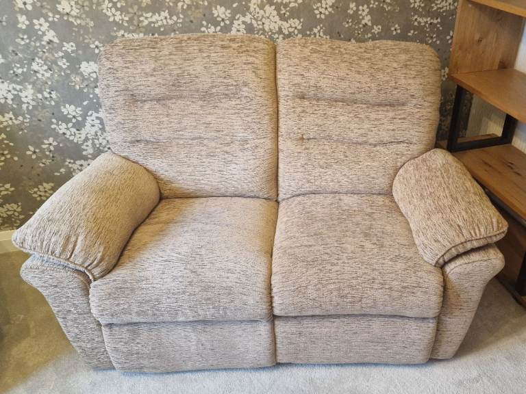 Double Recliner Settee in Excellent Condition