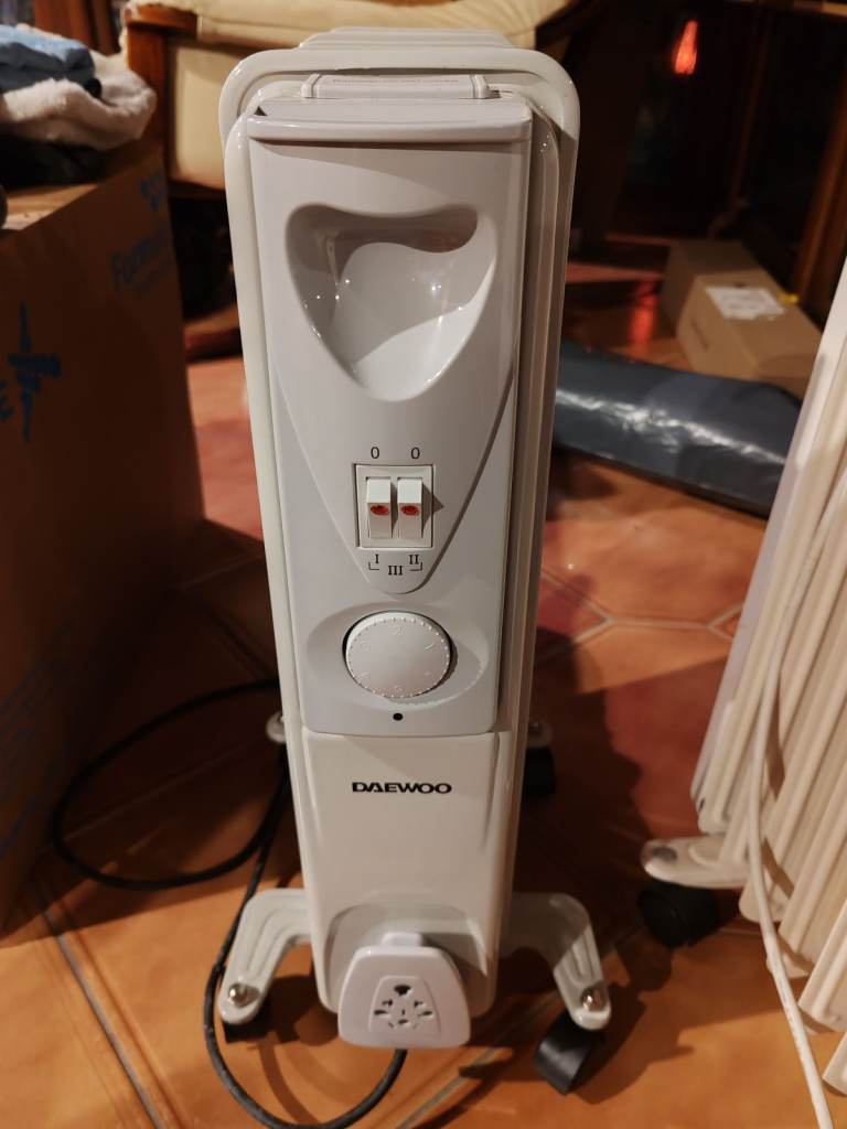 Daewoo Oil Filled Radiator Heater – White, Good Condition