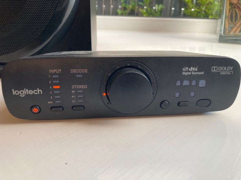 Logitech Z906 5.1 Surround Sound Speaker System with Subwoofer