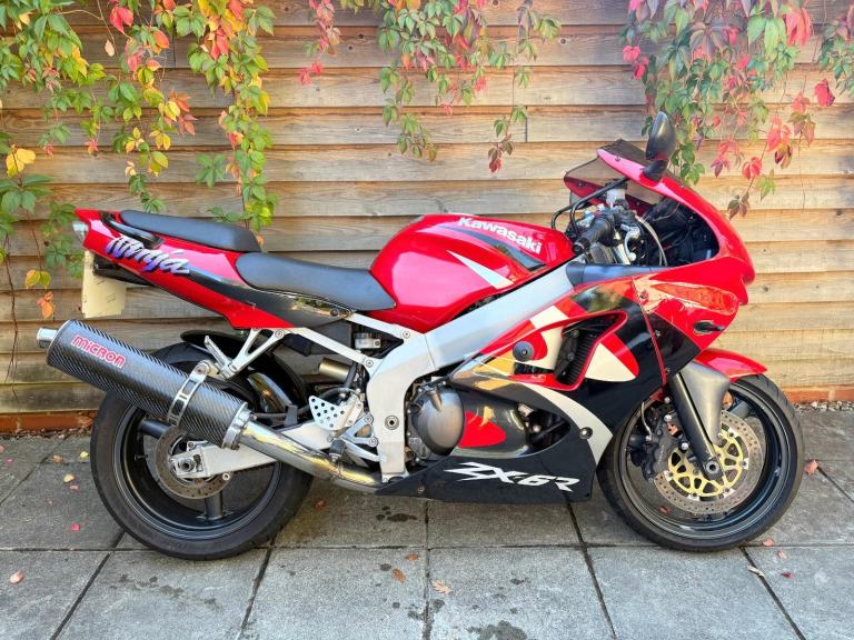 1999 / T Kawasaki ZX6R £1650 Red 20832 miles.