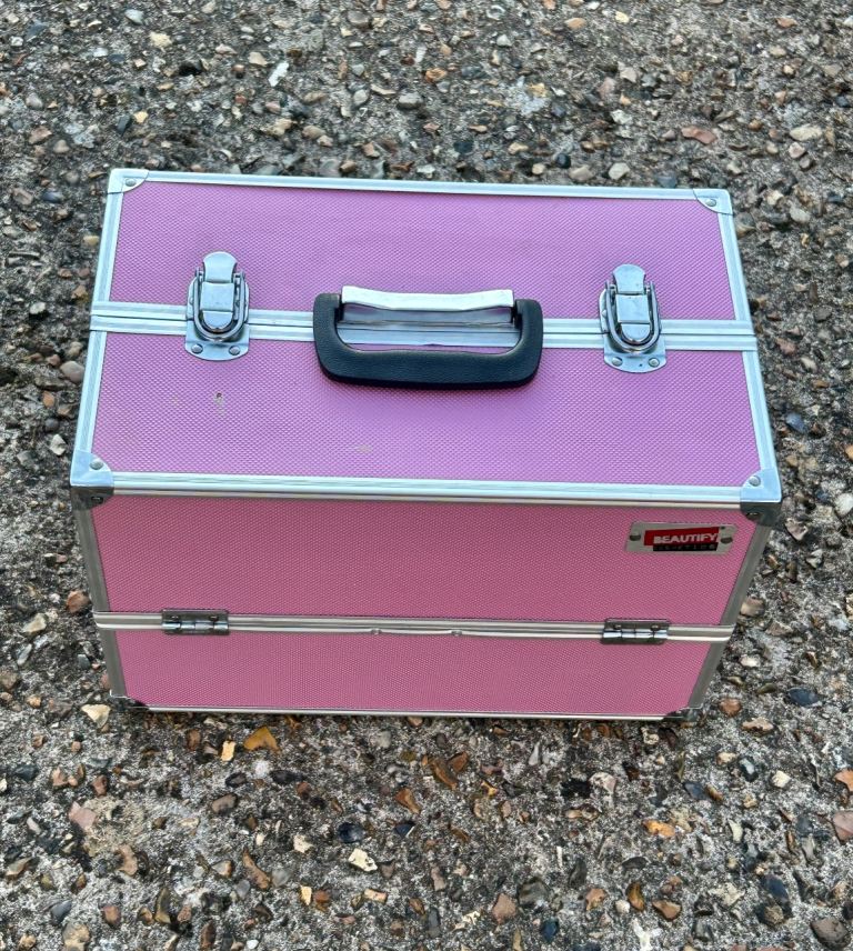 BEAUTIFY Pink Makeup Case with Compartments – Good Condition