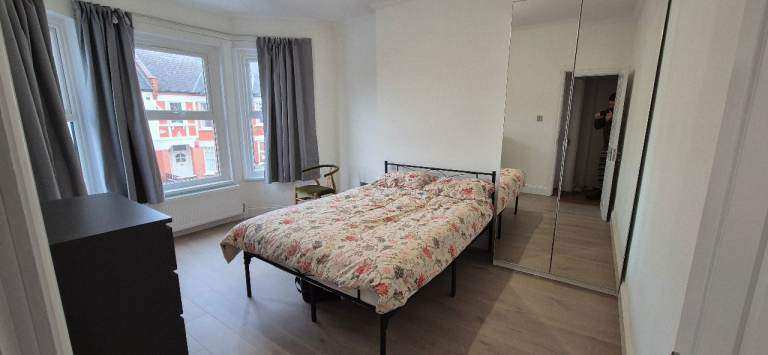 Modern Double Room to Rent in Morda Road NW2 6TB - All bills included