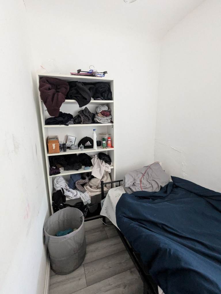 A single room available for share (furnitured)