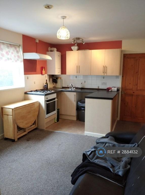1 bedroom flat in Dimond Street, Pembroke Dock, SA72 (1 bed) (#2884132)