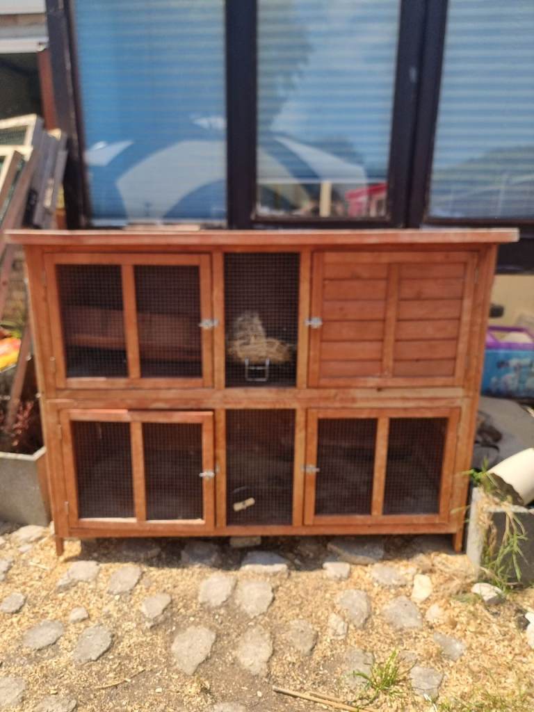 Double tiered guinea pig/rabbit hutch