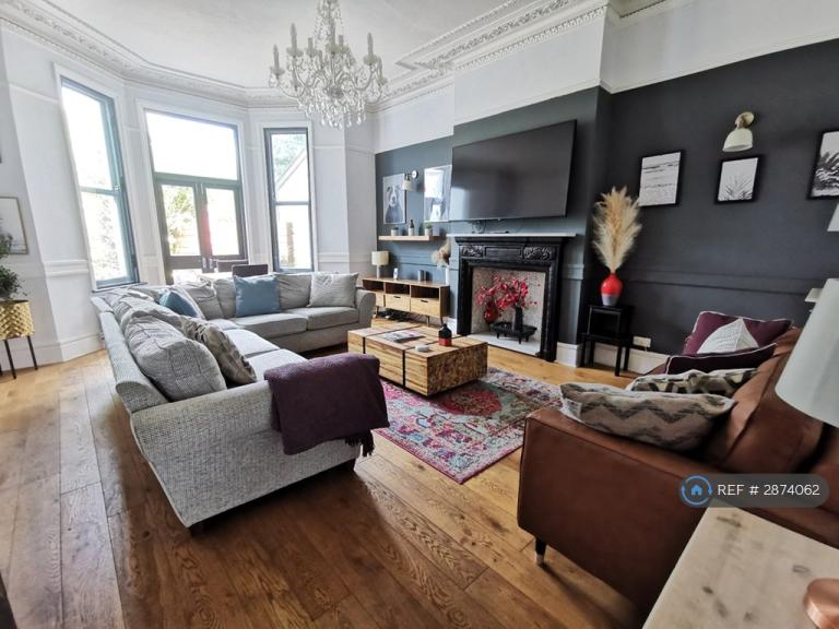 2 bedroom flat in Tweedy Road, Bromley, BR1 (2 bed) (#2874062)