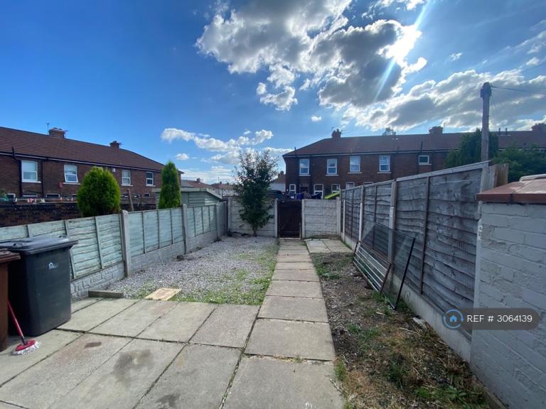 3 bedroom house in Ceadar Road, Leigh, WN7 (3 bed) (#3064139)