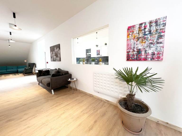 Office | Creative Space | Commercial Unit | Beauty Room | Desk in Leyton East London E10