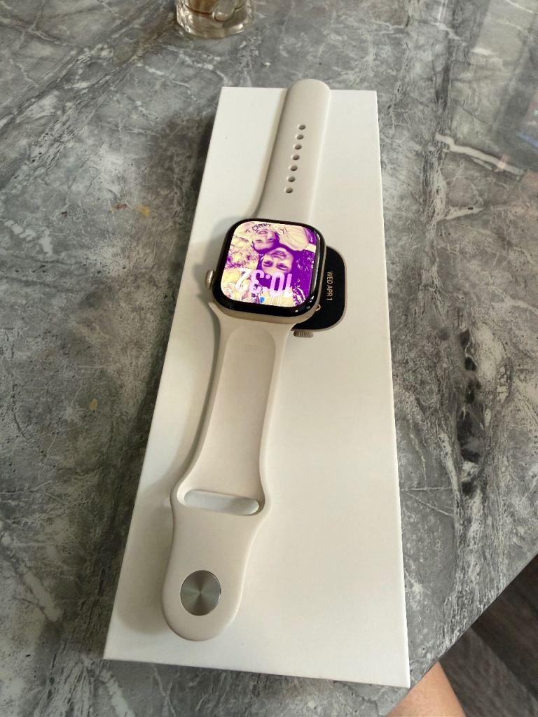 Apple Watch Series 12 Light Gold Aluminium Case – As Good As New