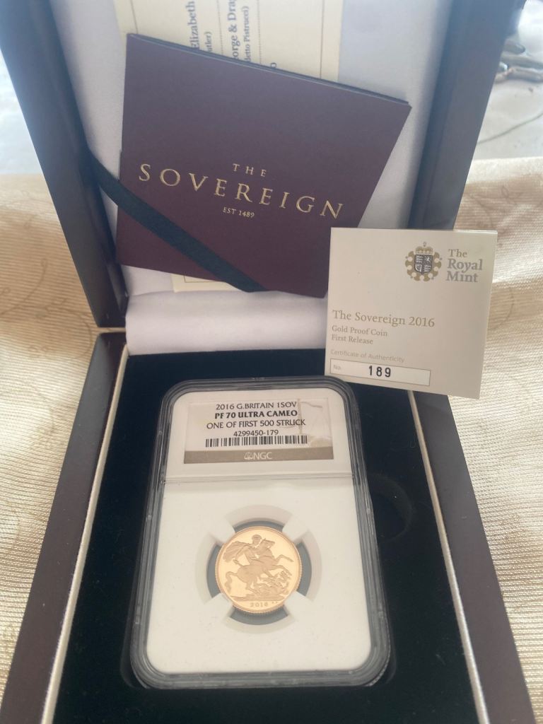 Gold sovereign cameo 2016