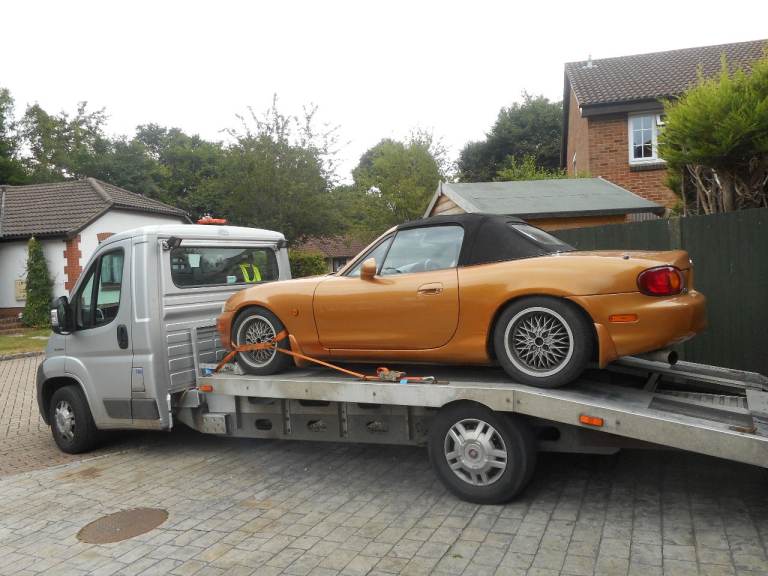 Car Van breakdown recovery transport service Camberley Farnborough Aldershot Bracknell all UK