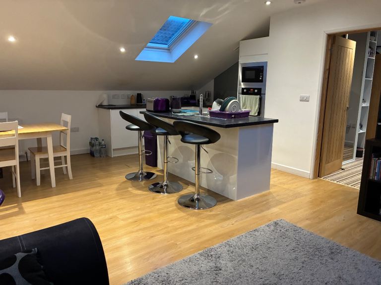 1/2 Bed Beautiful modern coach house BS9 area