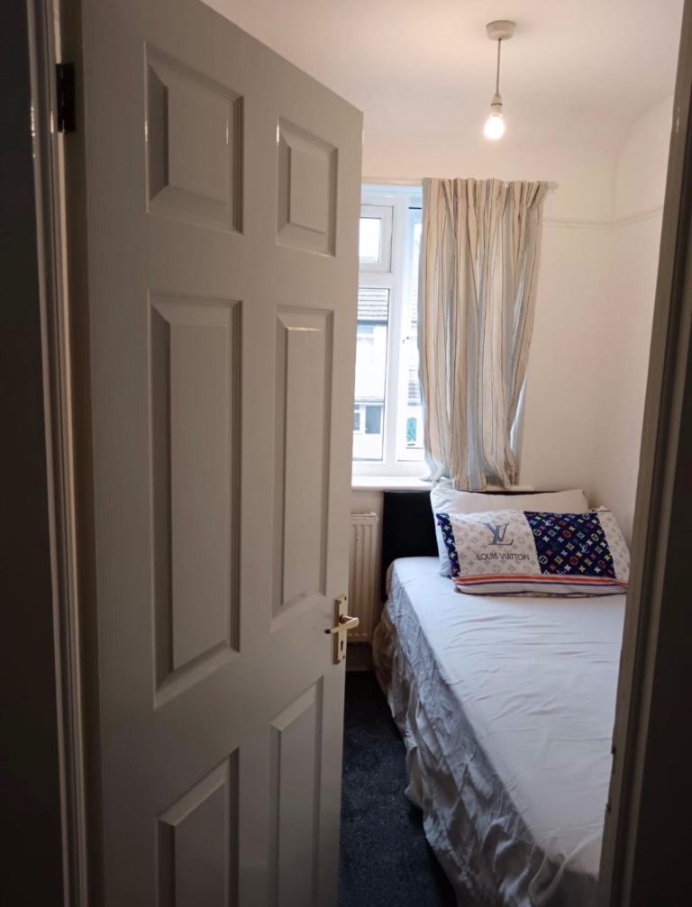 Box Room to Rent in Wealdstone HA3 