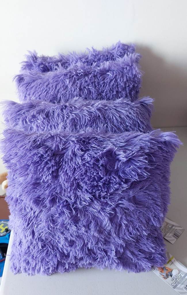 NEW BEAUTIFUL 4 X PURPLE SOFT TOUCH CUSHIONS SIZE 40X40 CM