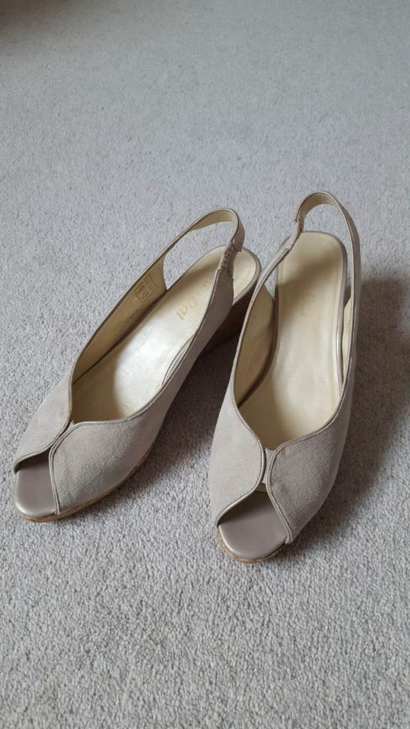 Van Dal sandals size 5.5