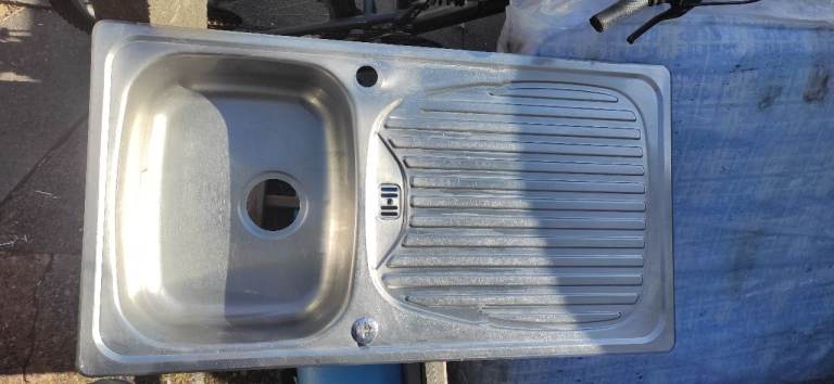 Kitchen Sink with Drainer – Good Condition